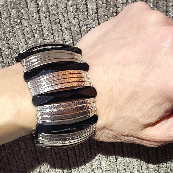 Tiramisu Silver Tone Black Metallic Stretch Pull-On Cuff Style Womens Bracelet - Picture 3 of 7